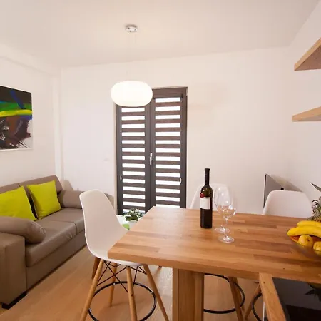 By The Sea - 19145 Макарска