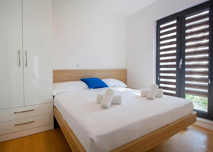 By The Sea - 19145 Daire *