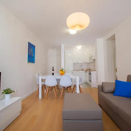 Apartment By The Sea - 19145 Makarska