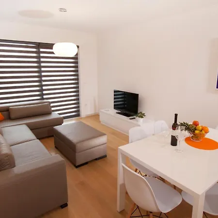 Apartment By The Sea - 19145 Makarska