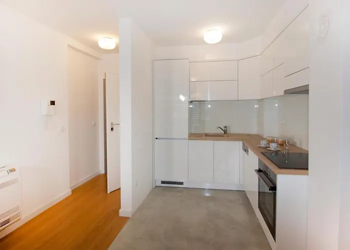 Apartman By The Sea - 19145 Makarska