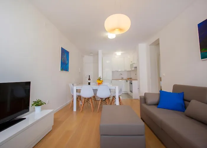 Apartman By The Sea - 19145 Makarska